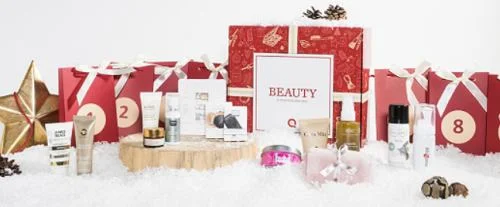 Der QVC Beauty Adventskalender mit seinem Inhalt.